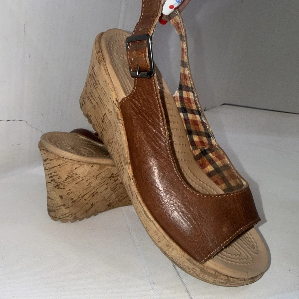 Crocs A Leigh Sandals Tan Brown Leather Cork Platform Wedge Shoes Women's Size 6